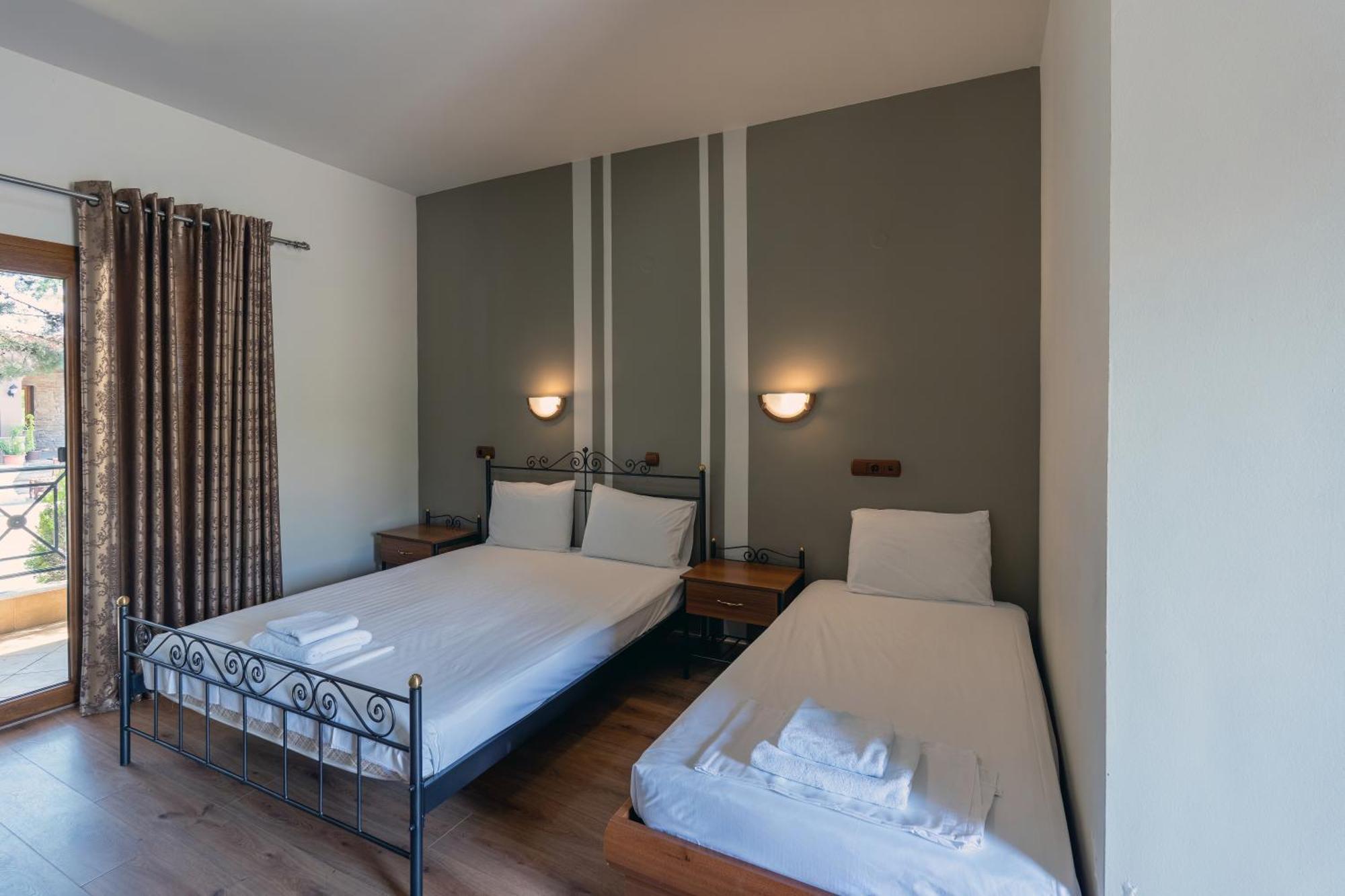Hotel Agistro Ángistron 외부 사진